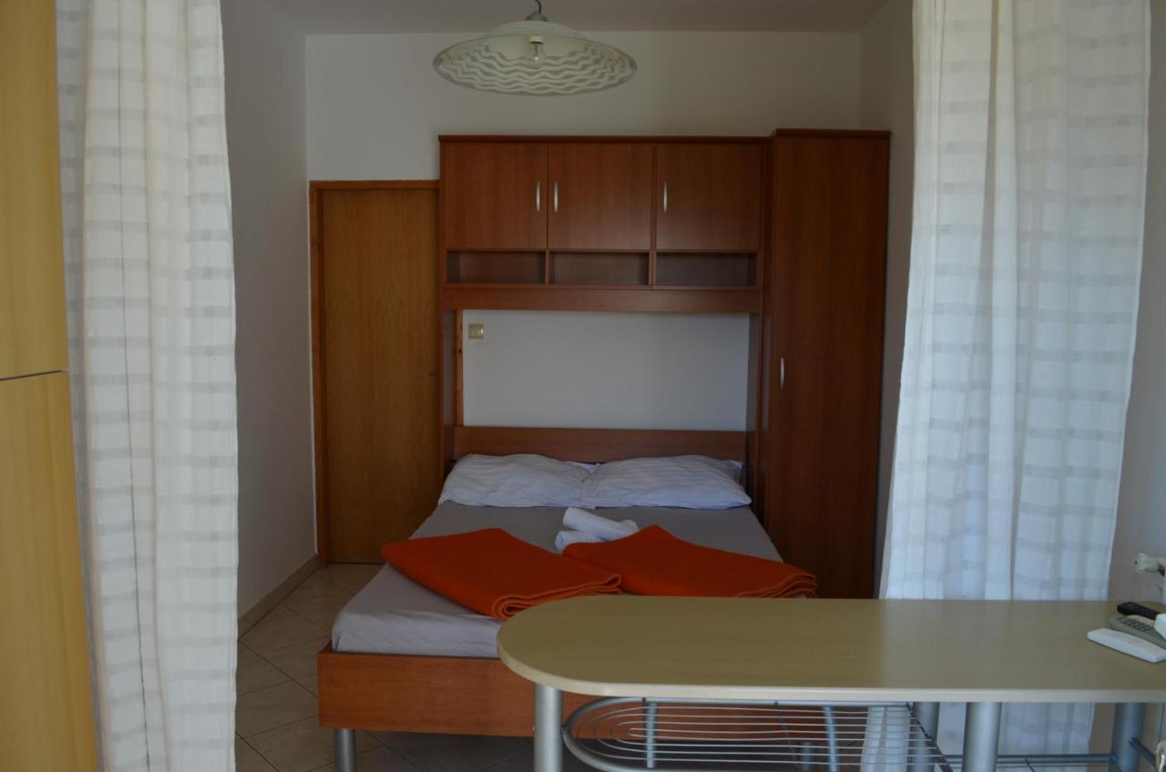 Apartments Leticia I Baška Exterior foto