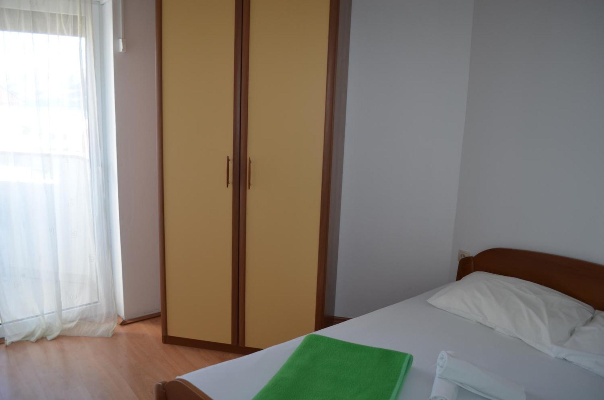 Apartments Leticia I Baška Exterior foto