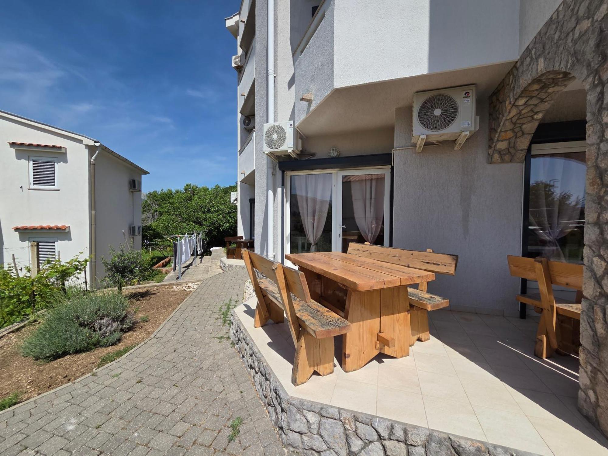 Apartments Leticia I Baška Exterior foto